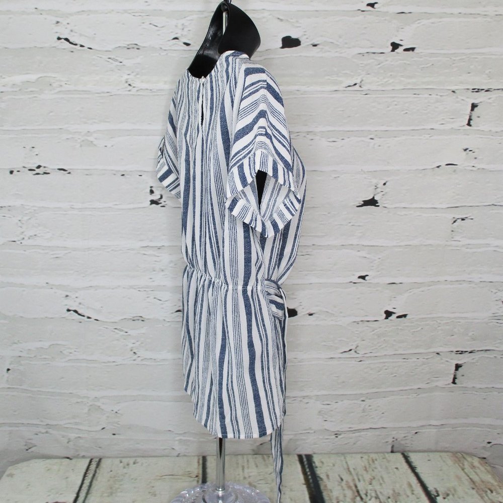 Monteau Vertical Stripe Blouse - Picture 2 of 6